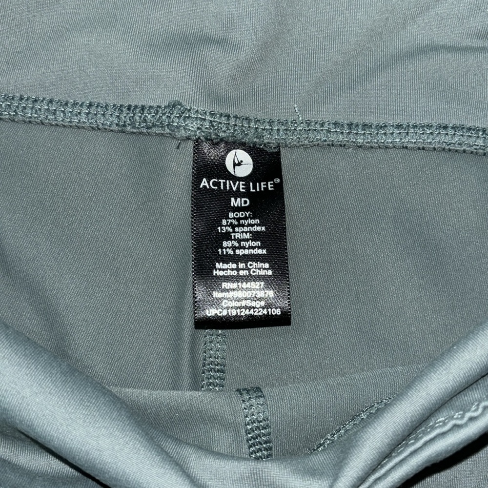 Women’s athletic capris with see through detail on thighs - Picture 3 of 4
